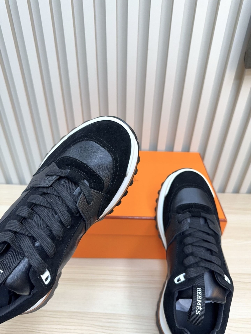 H**me5 sneaker